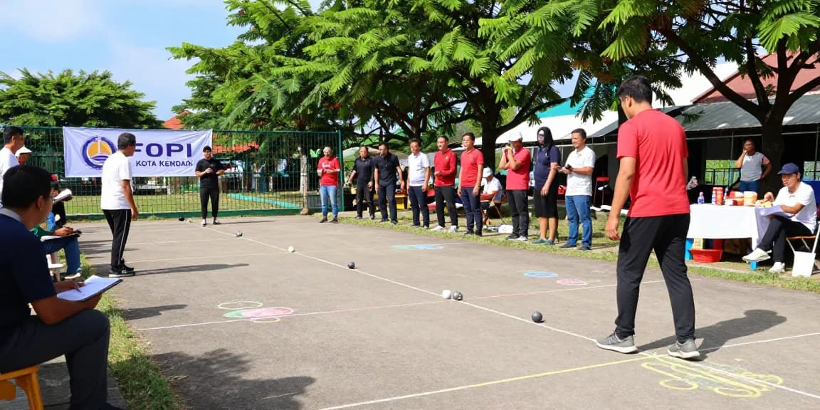 FOPI Kota Kendari dalam suasana permainan petanque yang ceria dan energik.